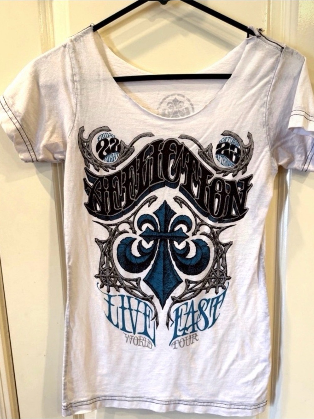 Affliction White blue Graphic Tshirt Fleur-de-Lis Short Sleeve boat neck small
